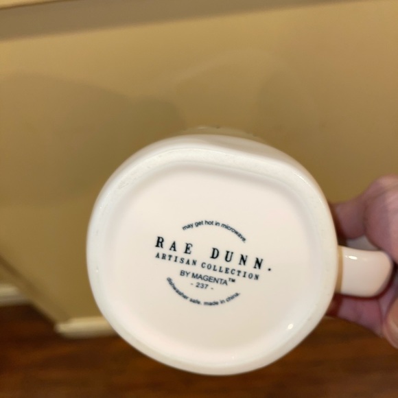 NWT Rae Dunn “Mommy” ceramic mug - Picture 3 of 3